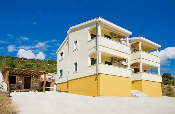 Apartment Lucija1897 Starigrad Paklenica